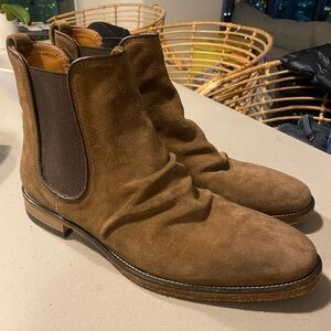 John Varvatos Chelsea Boot 
Brown Suede
Brand New 
Size 9